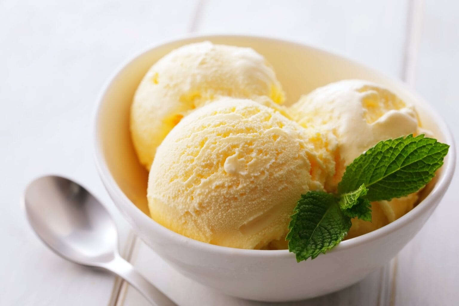 Gelato alla crema senza gelatiera: un classico sempre di moda