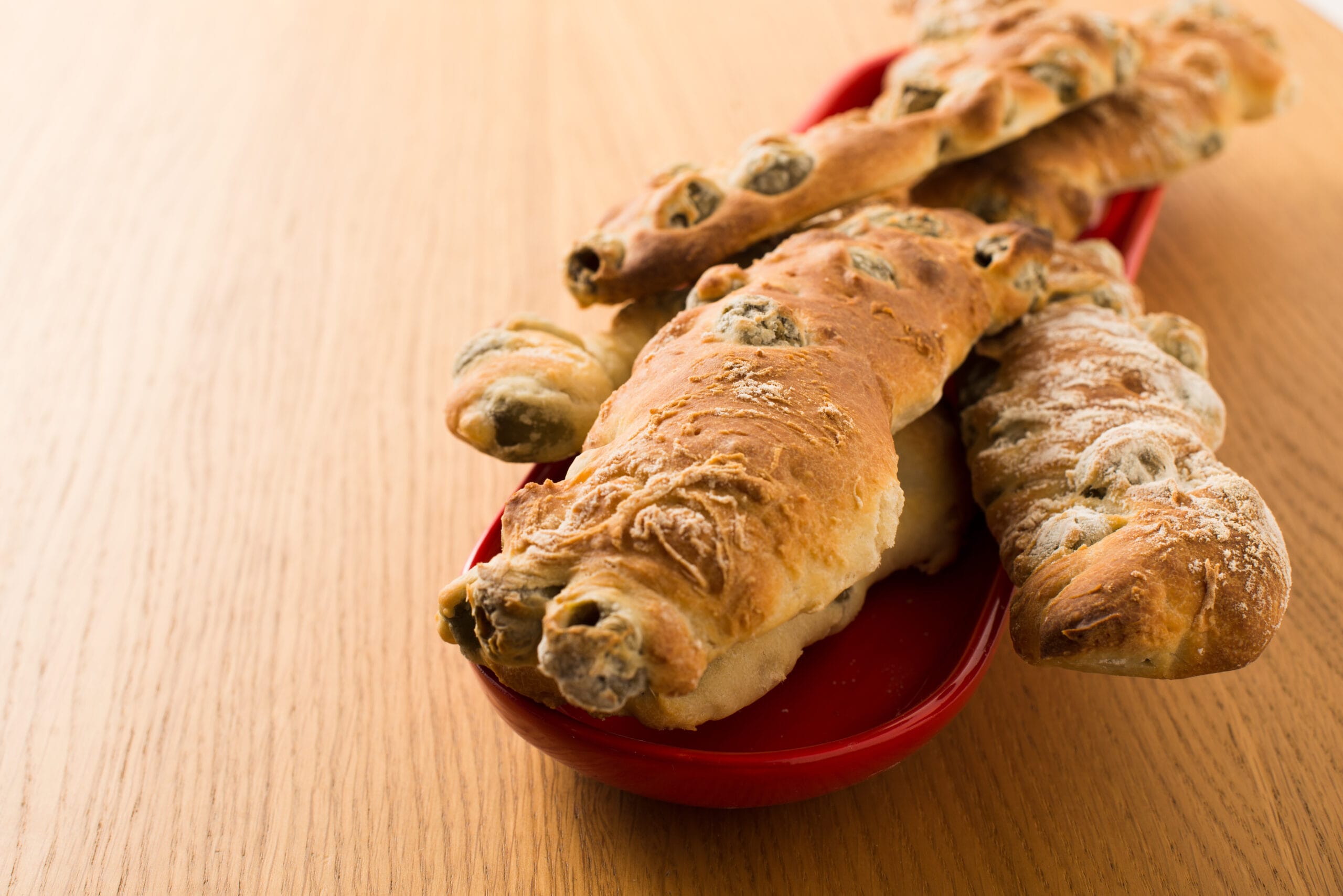 Grissini morbidi alle olive, perfetti per gli aperitivi