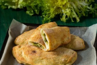 Panzerotti scarola e olive: leggeri e saporiti, non fritti