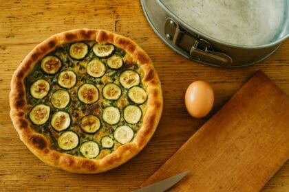 Pizza rustica zucchine e prosciutto: una torta salata fantastica