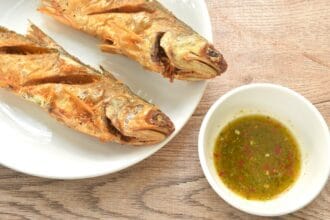 Salmoriglio: la ricetta del condimento perfetto per il pesce