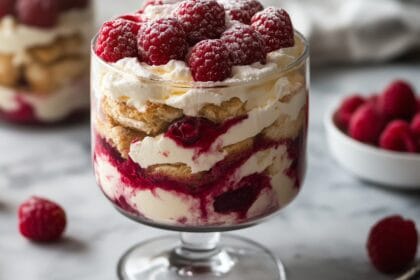 Tiramisù ai lamponi, un dessert primaverile delizioso e senza uova