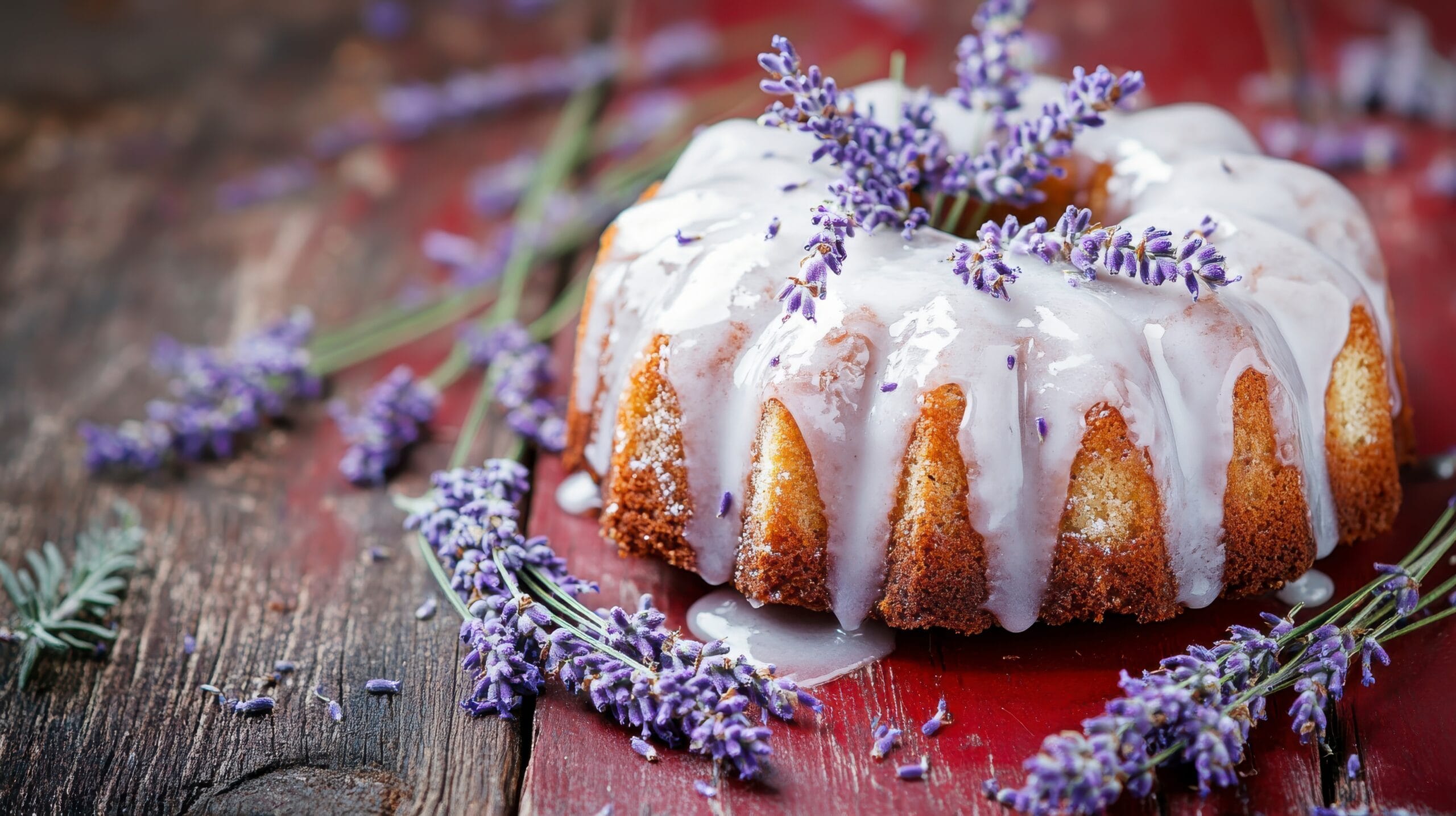 Ciambellone alla lavanda con un tocco di limone: è arrivata l'estate!