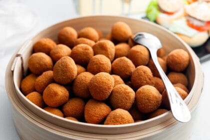 Olive ripiene in crosta: piccoli bocconcini saporiti e sorprendenti