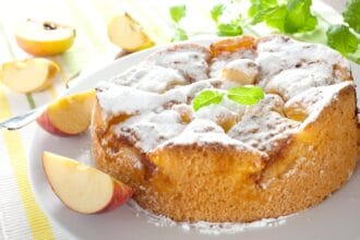 Torta mele e limone: soffice e straripante di frutta