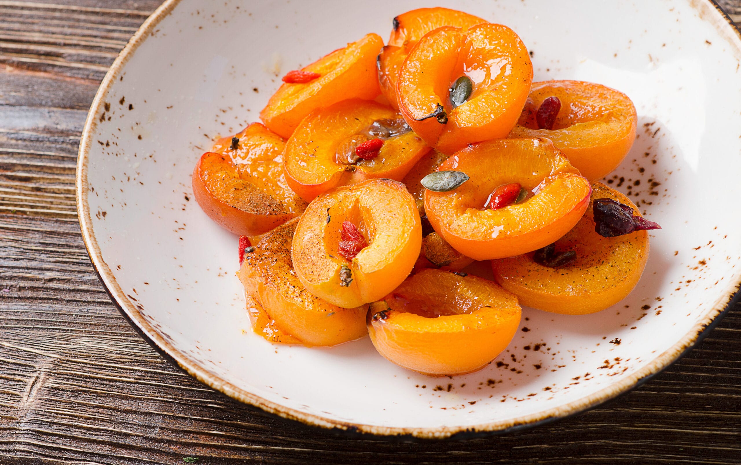 Albicocche al forno: un dessert inusuale, ma speciale per davvero
