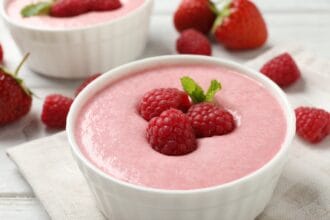 Mousse ai lamponi: soffice come una nuvola, senza uova
