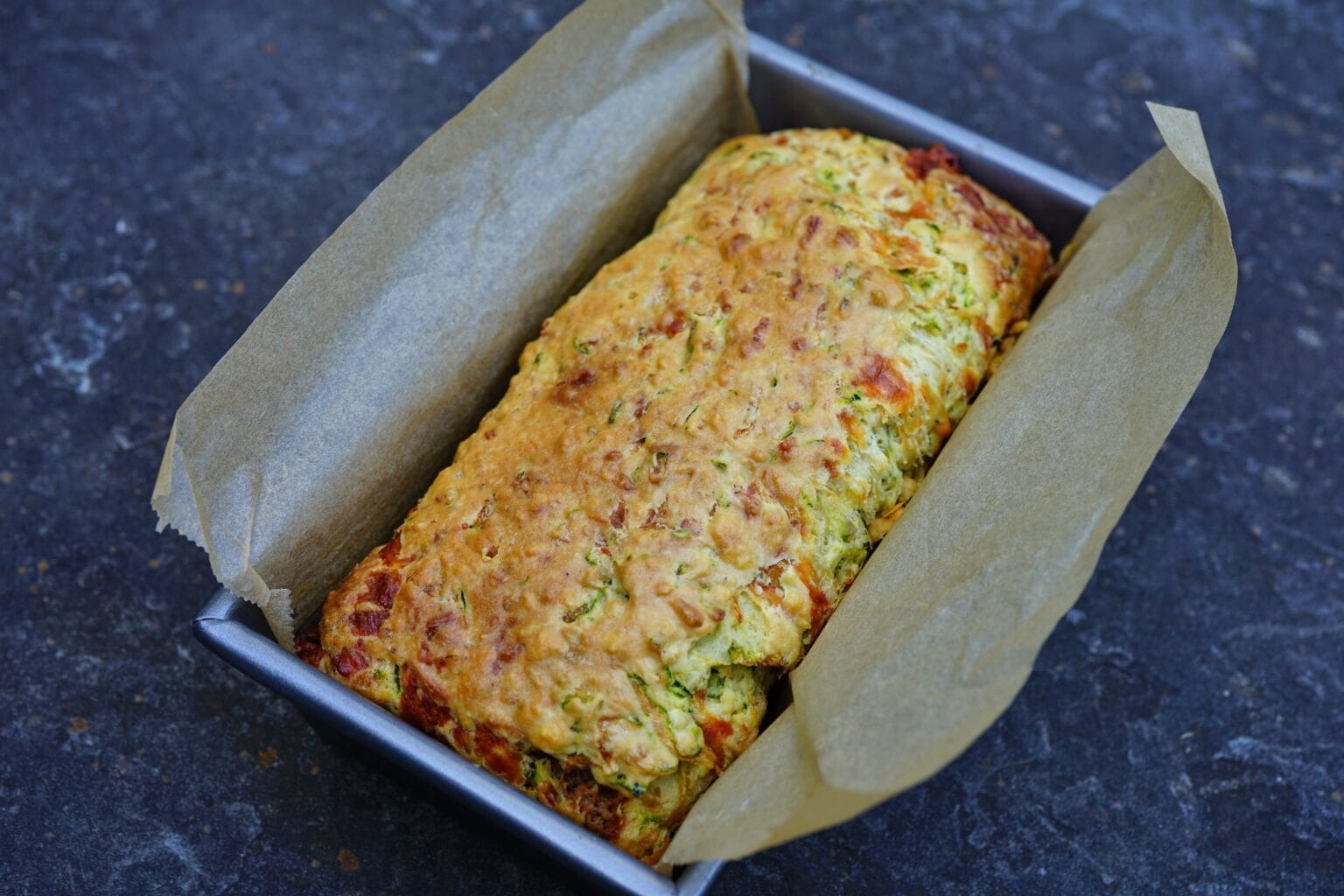Polpettone di zucchine con cuore filante al formaggio: meraviglia