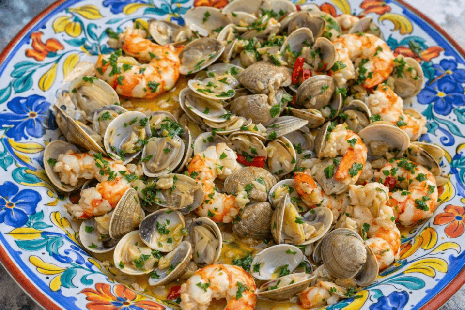 Gamberi all’aglio con vongole: la ricetta semplice che profuma di mare ...