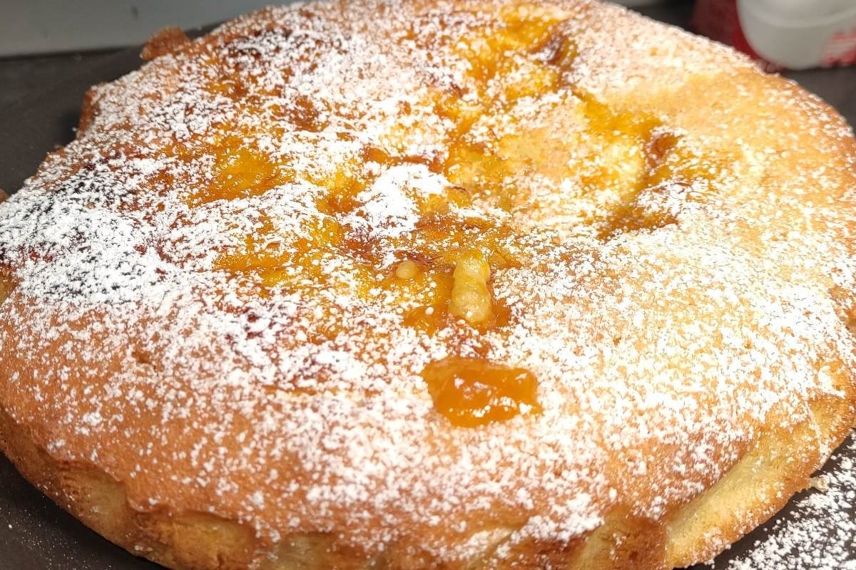 Crostata morbida alla marmellata: senza stendere la frolla, si fa al cucchiaio