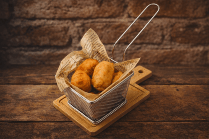 Ricotta fritta croccante: l’antipasto perfetto per l’aperitivo di Pasqua