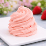 Crema alle fragole soffice e stabile: perfetta per farcire e decorare i dolci