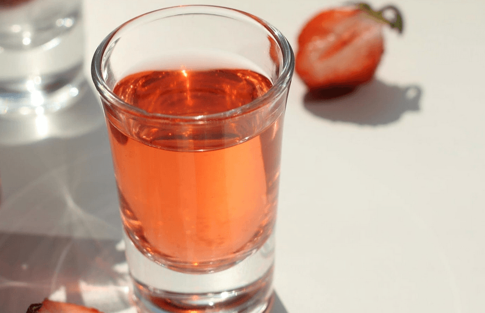 Fragolino fatto in casa: il liquore alle fragole delizioso!