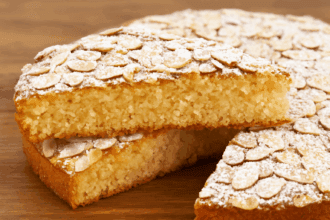 Torta veloce, per farla uso le mandorle, è pronta in pochi minuti!