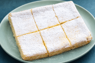 Torta delle Monache: il dolce antico di ricotta e mandorle che profuma di limone