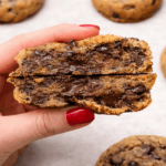 Cookies al cioccolato super morbidi: alti, golosi e pieni di gocce fondenti