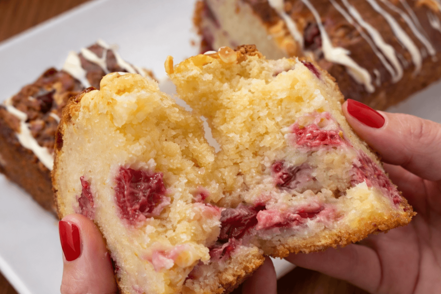 Torta fragole e cioccolato bianco: alta, soffice e irresistibile (perfetta per la primavera)