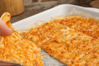 Pizza furba con impasto liquido: pronta in pochi minuti e senza lievitazione