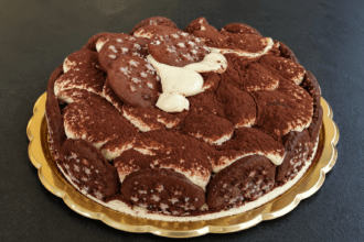 Torta fredda Pan di Stelle mascarpone e Nutella: il dolce senza cottura più goloso dell’estate