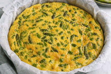 Frittata di asparagi al forno: soffice, leggera e perfetta per la primavera