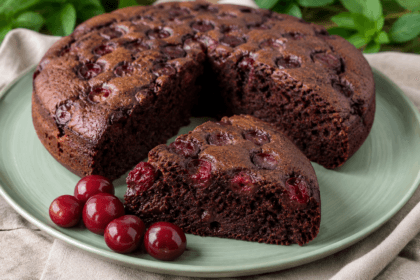 Torta cioccolato e ciliegie: il dolce soffice e goloso che profuma d’estate