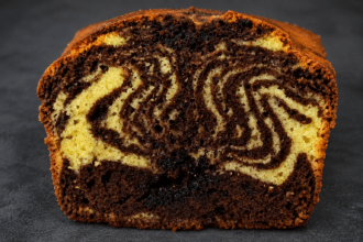 Plumcake marmorizzato, la ricetta di mia nonna: per impastarlo basta una frusta