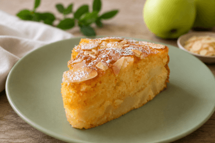 Torta di mele affondate: soffice, profumata e con un bellissimo effetto a rosa