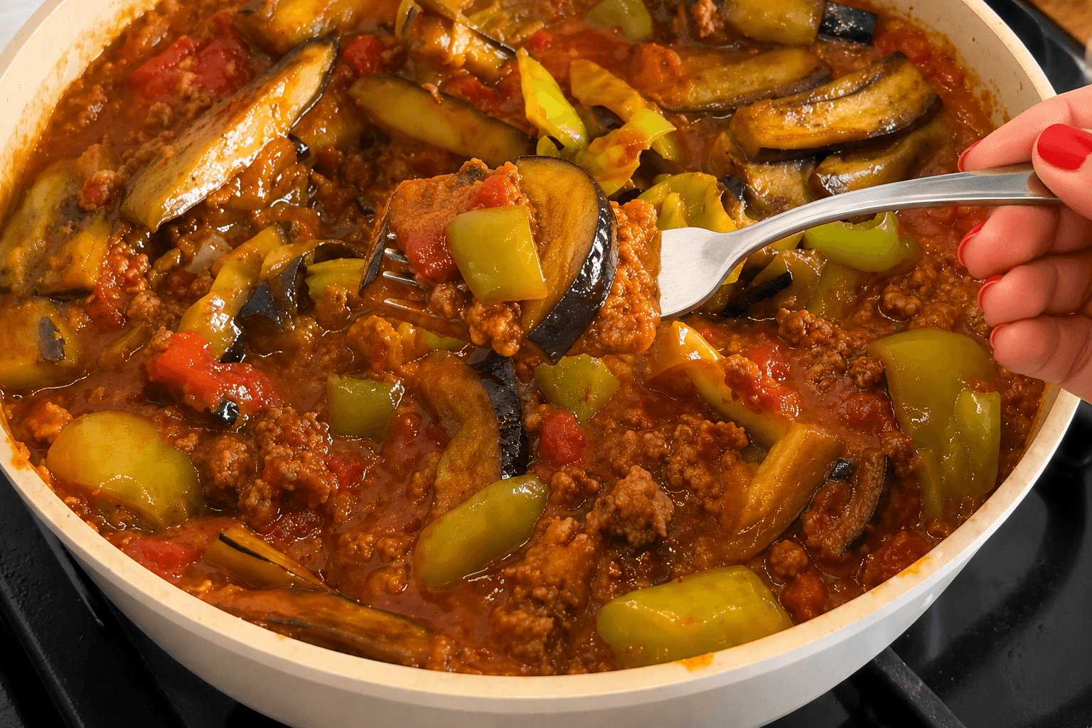 Melanzane, peperoni e carne trita, li faceva sempre Nonno Giovanni: ricetta contadina