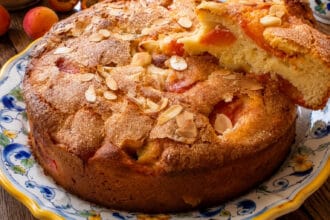 Torta alle albicocche morbidissima: tutti vogliono questa ricetta!