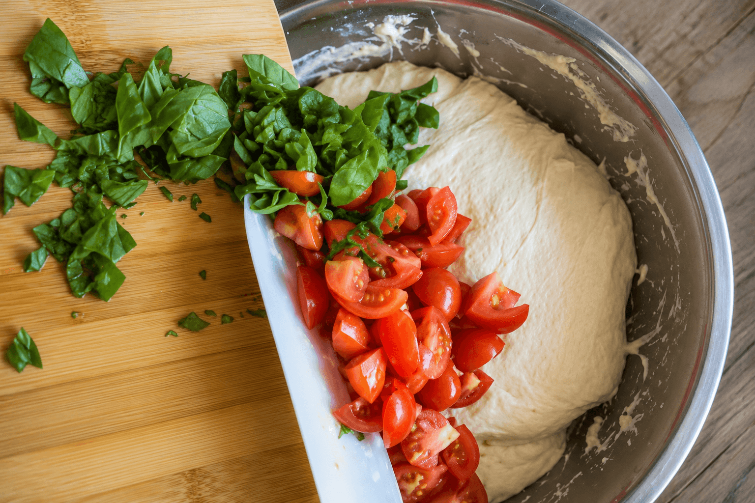 Panini al pomodoro e basilico: si impastano con un cucchiaio!