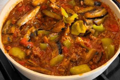 Melanzane, peperoni e carne trita, li faceva sempre Nonno Giovanni: ricetta contadina