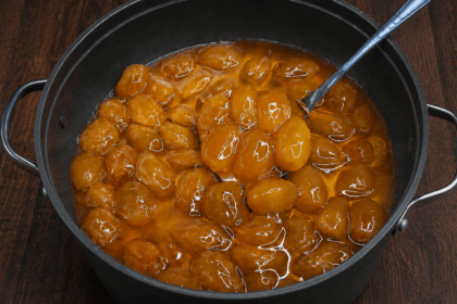 Prugne sciroppate come miele: ricetta antica di mia nonna
